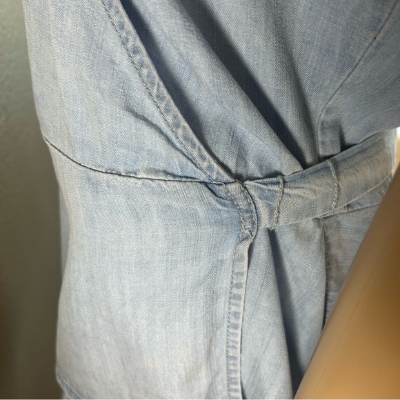 Reba Asymmetric Hem Chambray Wrap Blouse Sz M 100% Tencel - Picture 7 of 14
